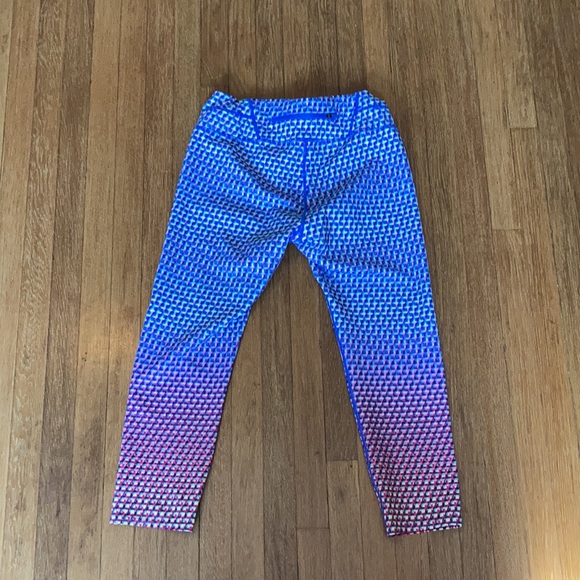 Athleta Vivid Sonar Capri size medium. - Picture 4 of 9